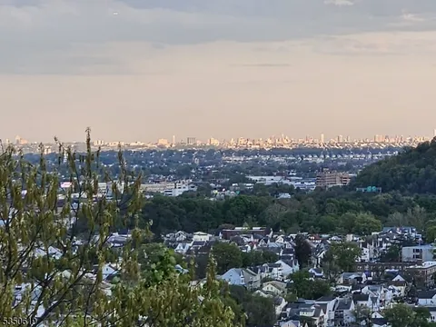 MLS: 3958885
