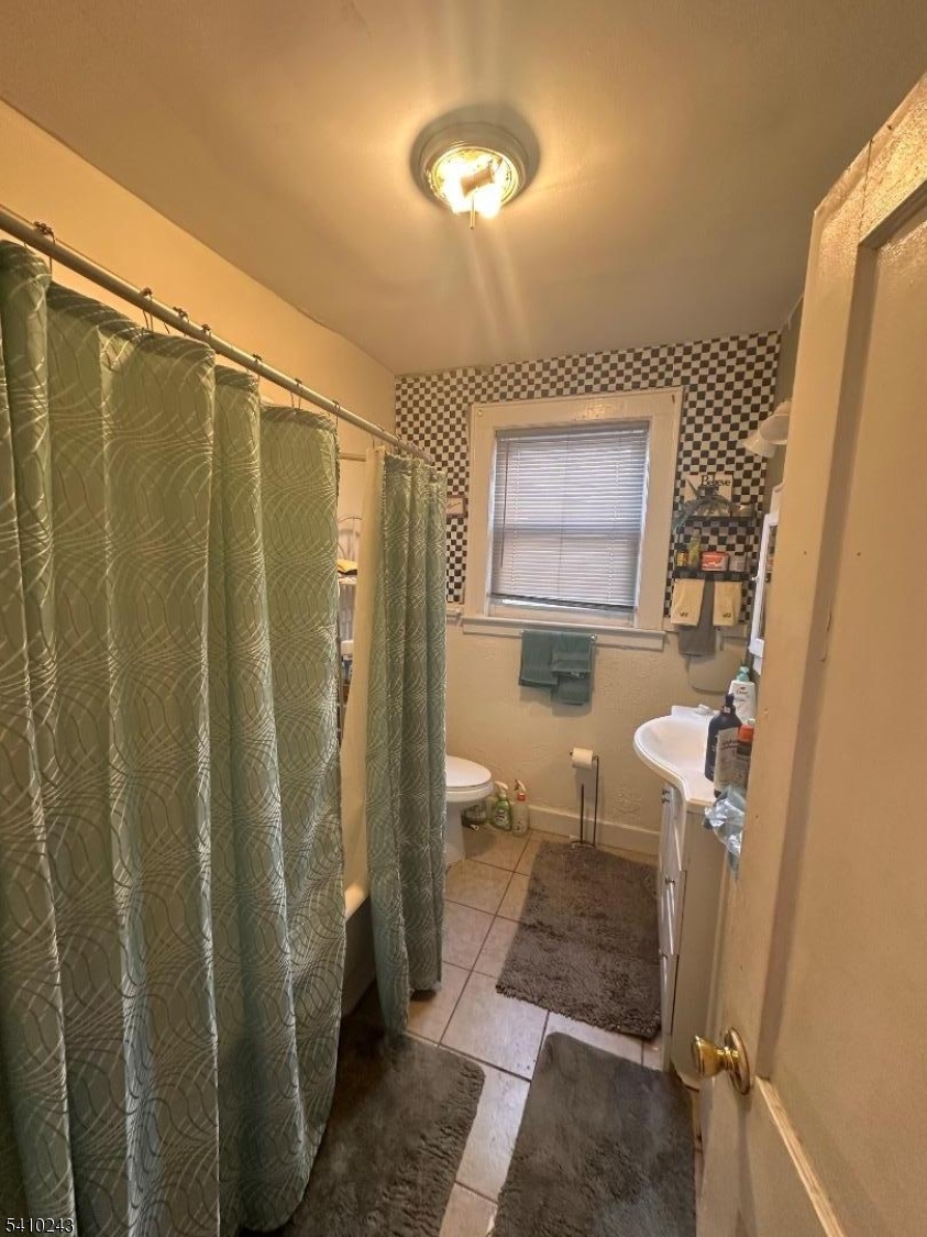 WEEQUAHIC - Residential Income