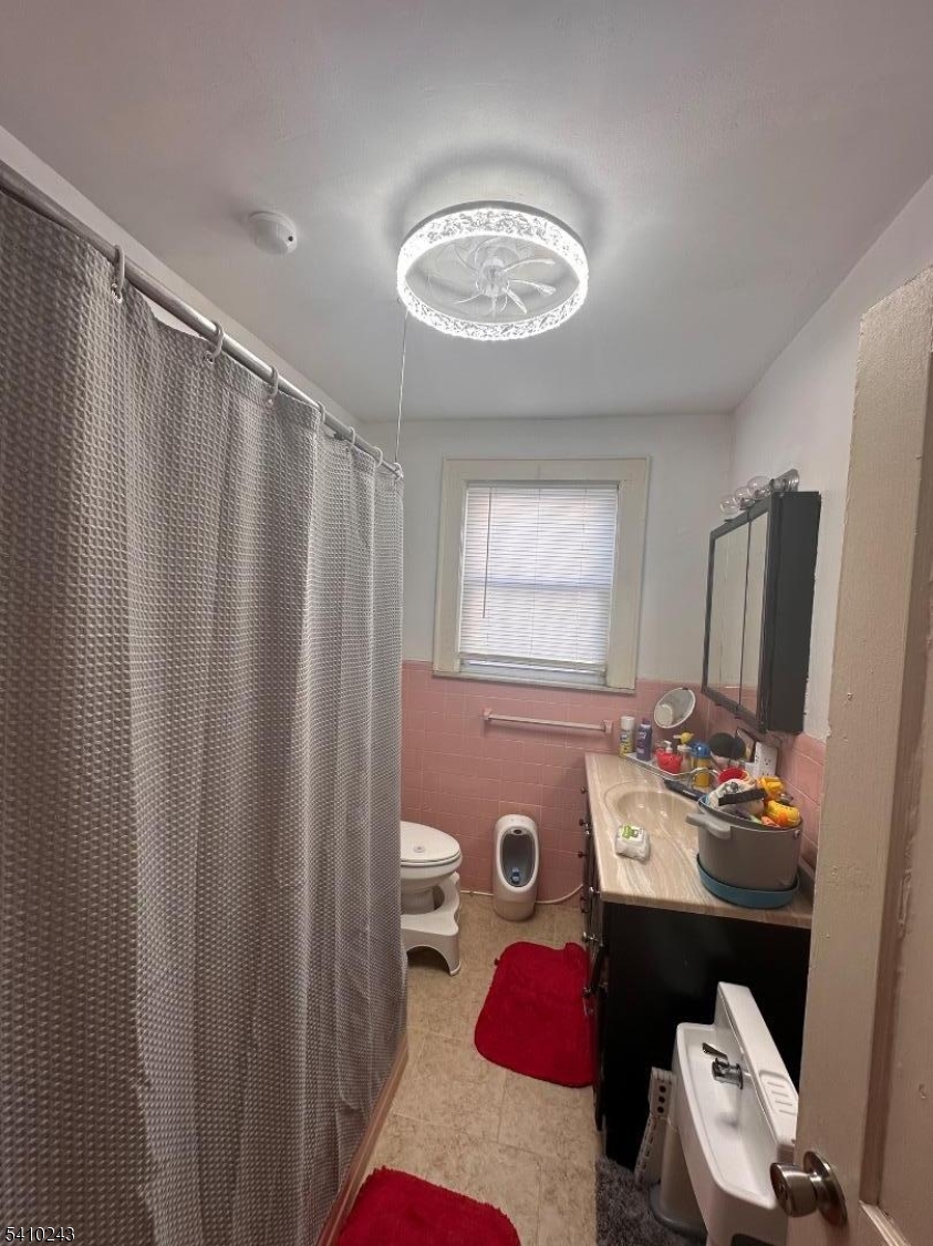 WEEQUAHIC - Residential Income