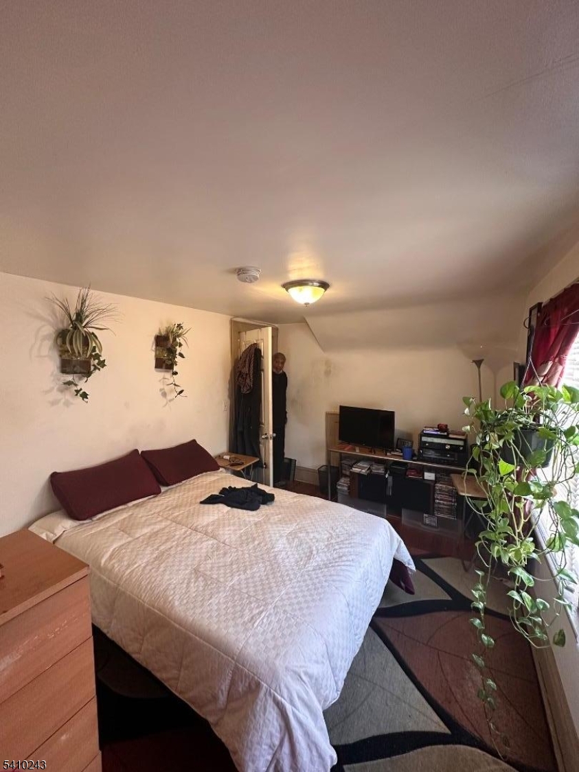 WEEQUAHIC - Residential Income