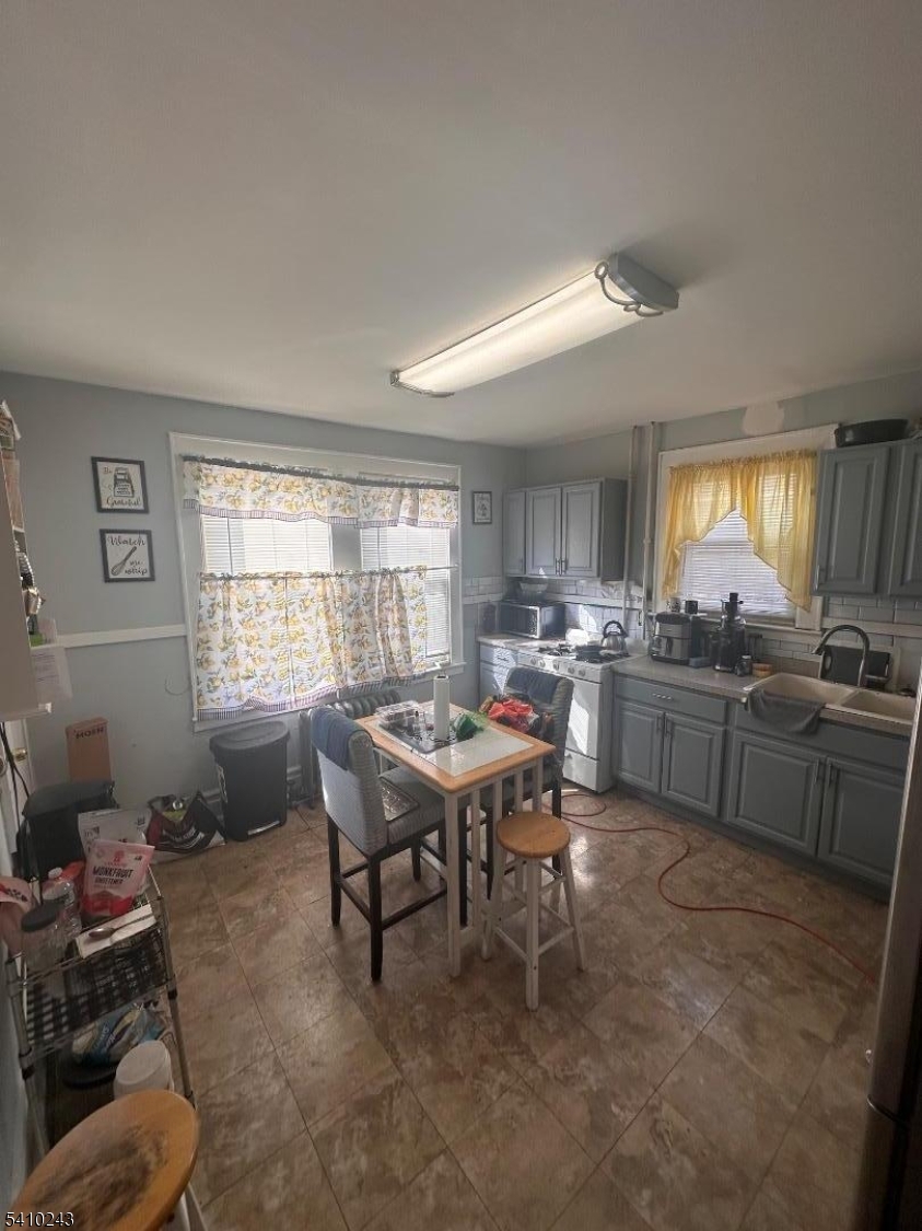 WEEQUAHIC - Residential Income