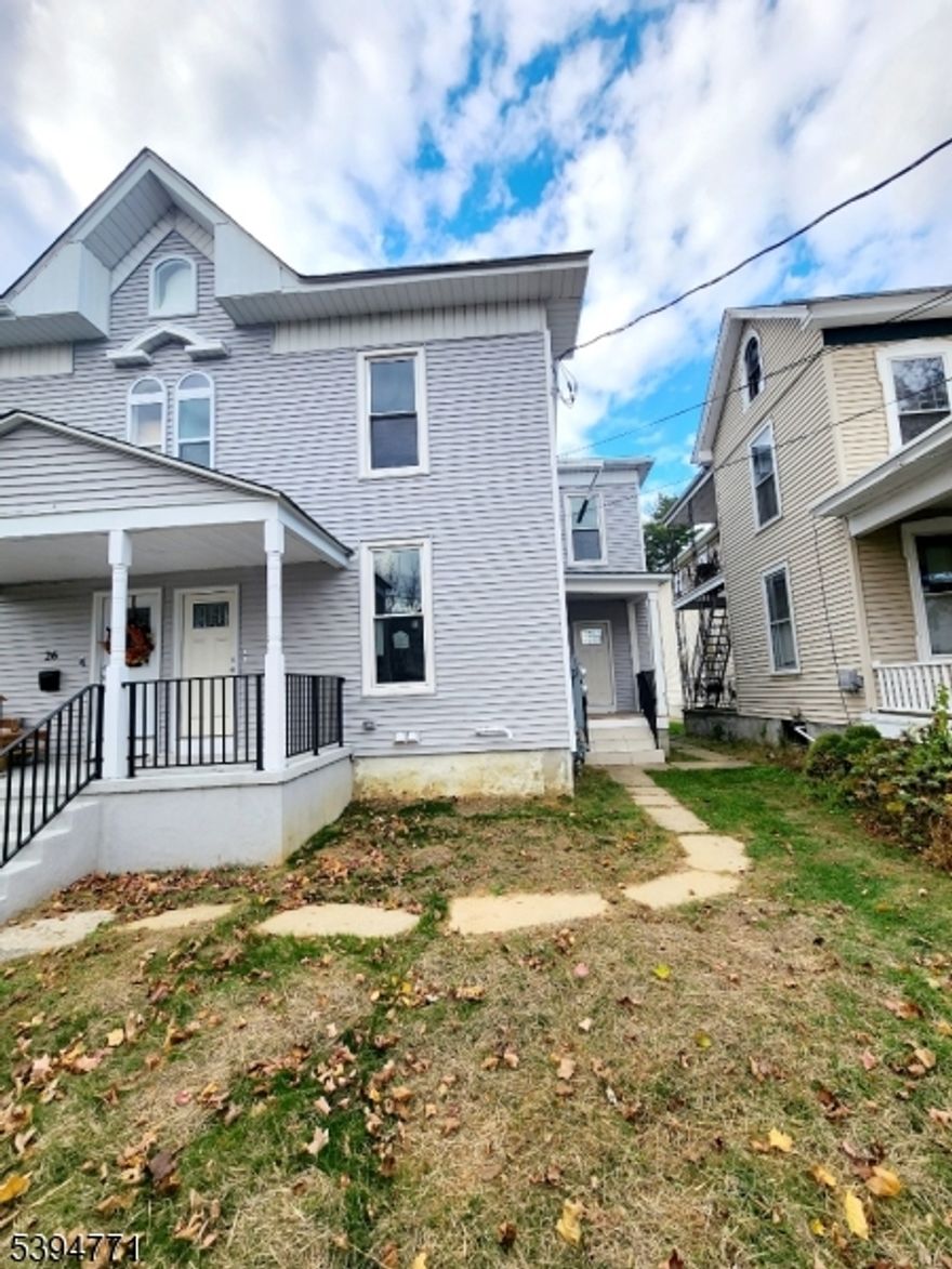 Brand new unit, hardwood floors, high ceilings, ceiling fans, tons of natural sunlight, Laundry in unit,