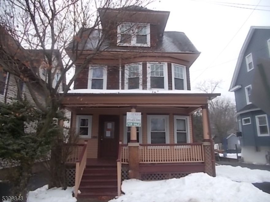 LARGE 4 BEDROOM 3 FULL BATH HOME IN LOVELY WEST ORANGE . CLOSE TO MAJOR NJ HIGHWAYS AND PUBLIC TRANSPORTATION. BRING YOUR SWEAT EQUITY AND IDEAS AND MAKE IT YOUR OWN.