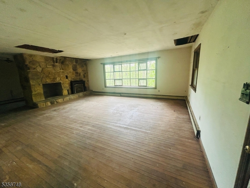 82 River Rd