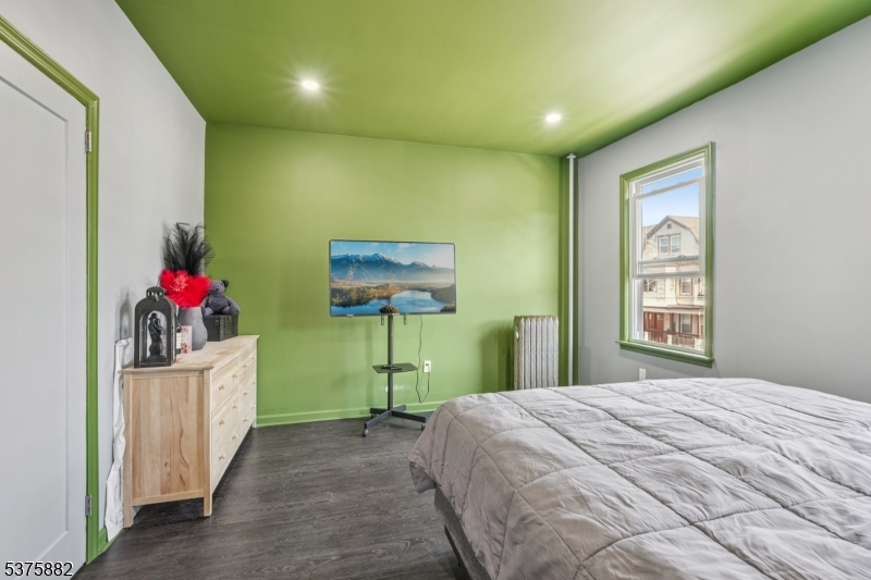 Irvington Twp., New Jersey 07111, United States, 4 Bedrooms Bedrooms, ,2 BathroomsBathrooms,Residential,Active,189149