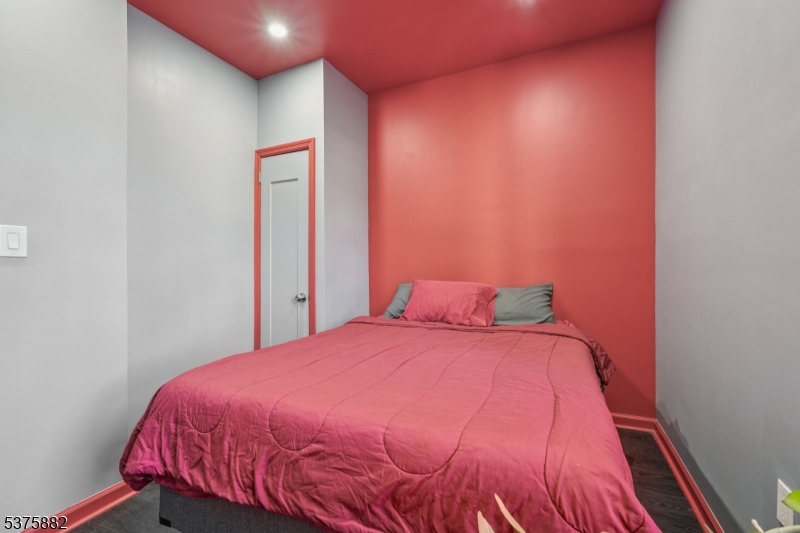 Irvington Twp., New Jersey 07111, United States, 4 Bedrooms Bedrooms, ,2 BathroomsBathrooms,Residential,Active,189149