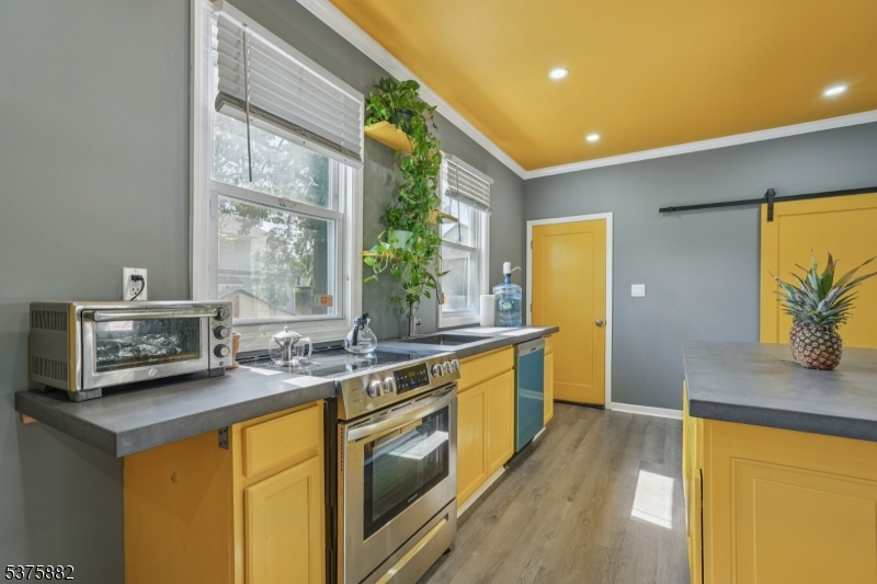 Irvington Twp., New Jersey 07111, United States, 4 Bedrooms Bedrooms, ,2 BathroomsBathrooms,Residential,Active,189149