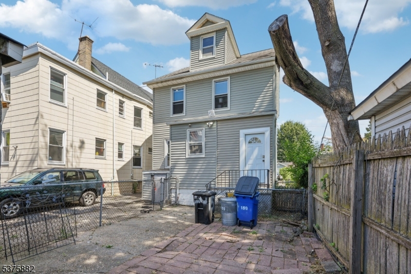 Irvington Twp., New Jersey 07111, United States, 4 Bedrooms Bedrooms, ,2 BathroomsBathrooms,Residential,Active,189149