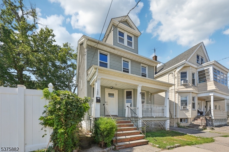 Irvington Twp., New Jersey 07111, United States, 4 Bedrooms Bedrooms, ,2 BathroomsBathrooms,Residential,Active,189149