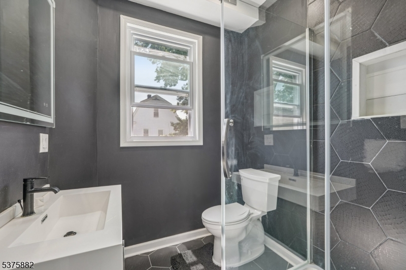 Irvington Twp., New Jersey 07111, United States, 4 Bedrooms Bedrooms, ,2 BathroomsBathrooms,Residential,Active,189149