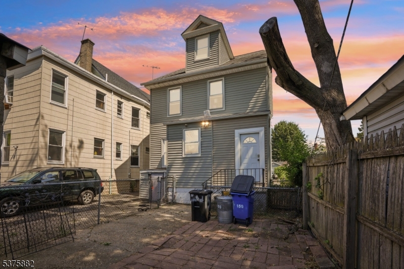 Irvington Twp., New Jersey 07111, United States, 4 Bedrooms Bedrooms, ,2 BathroomsBathrooms,Residential,Active,189149