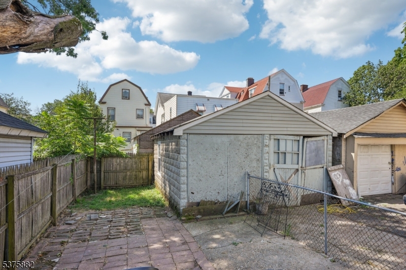 Irvington Twp., New Jersey 07111, United States, 4 Bedrooms Bedrooms, ,2 BathroomsBathrooms,Residential,Active,189149