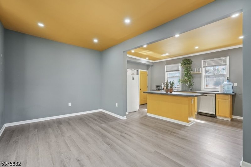 Irvington Twp., New Jersey 07111, United States, 4 Bedrooms Bedrooms, ,2 BathroomsBathrooms,Residential,Active,189149