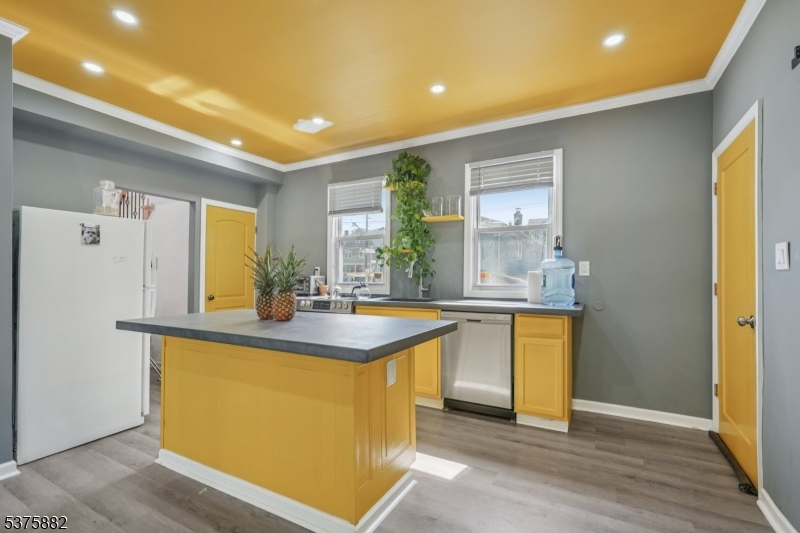 Irvington Twp., New Jersey 07111, United States, 4 Bedrooms Bedrooms, ,2 BathroomsBathrooms,Residential,Active,189149