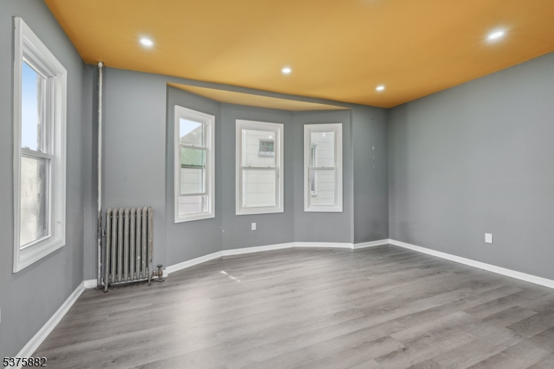 Irvington Twp., New Jersey 07111, United States, 4 Bedrooms Bedrooms, ,2 BathroomsBathrooms,Residential,Active,189149