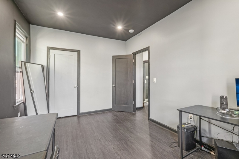 Irvington Twp., New Jersey 07111, United States, 4 Bedrooms Bedrooms, ,2 BathroomsBathrooms,Residential,Active,189149