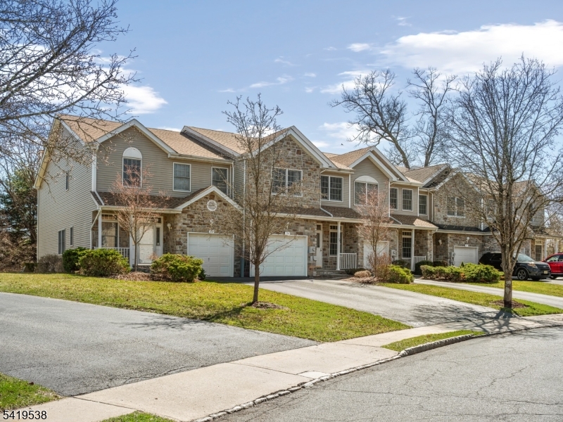 Mazdabrook Commons - Residential