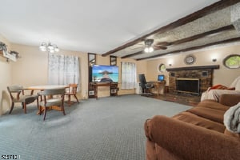 8 Oak Ave