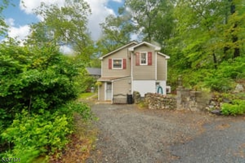 8 Oak Ave