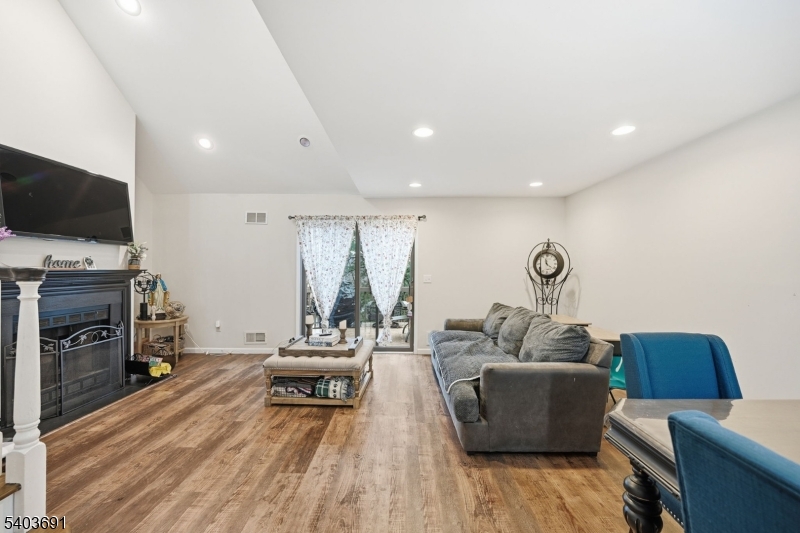 Mountain Ridge Townhomes - Residential