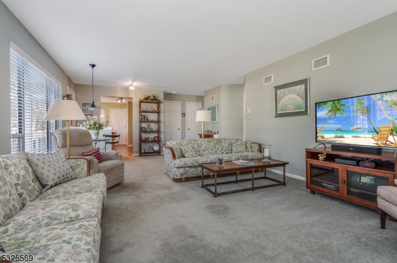 Readington Twp., New Jersey 08889, United States, 2 Bedrooms Bedrooms, ,2 BathroomsBathrooms,Residential,Pending,29579