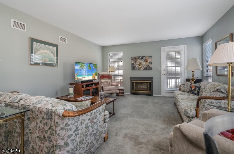 Readington Twp., New Jersey 08889, United States, 2 Bedrooms Bedrooms, ,2 BathroomsBathrooms,Residential,Pending,29579