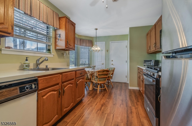 Readington Twp., New Jersey 08889, United States, 2 Bedrooms Bedrooms, ,2 BathroomsBathrooms,Residential,Pending,29579