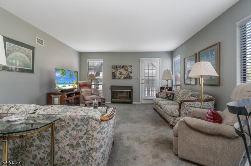 Readington Twp., New Jersey 08889, United States, 2 Bedrooms Bedrooms, ,2 BathroomsBathrooms,Residential,Pending,29579