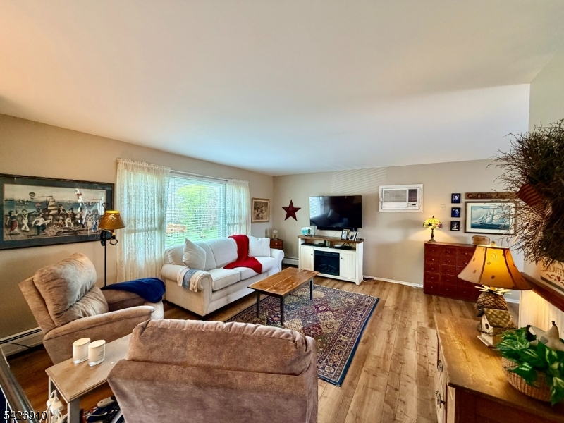 VERNON VALLEY LAKE - Residential