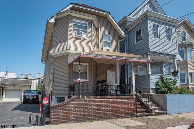Photo 1 of 22 — 1029 E 19Th St, Paterson City, NJ 07501