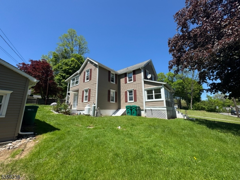 1055-1057 Rt521