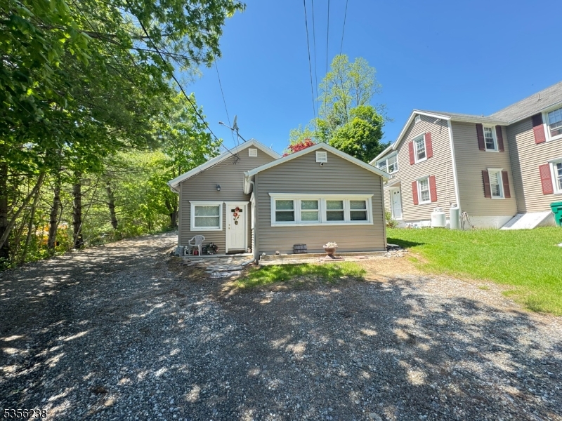 1055-1057 Rt521