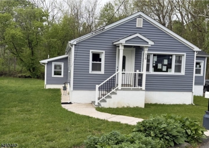 Photo 1 of 13 — 310 6Th St, Belvidere Twp., NJ 07823