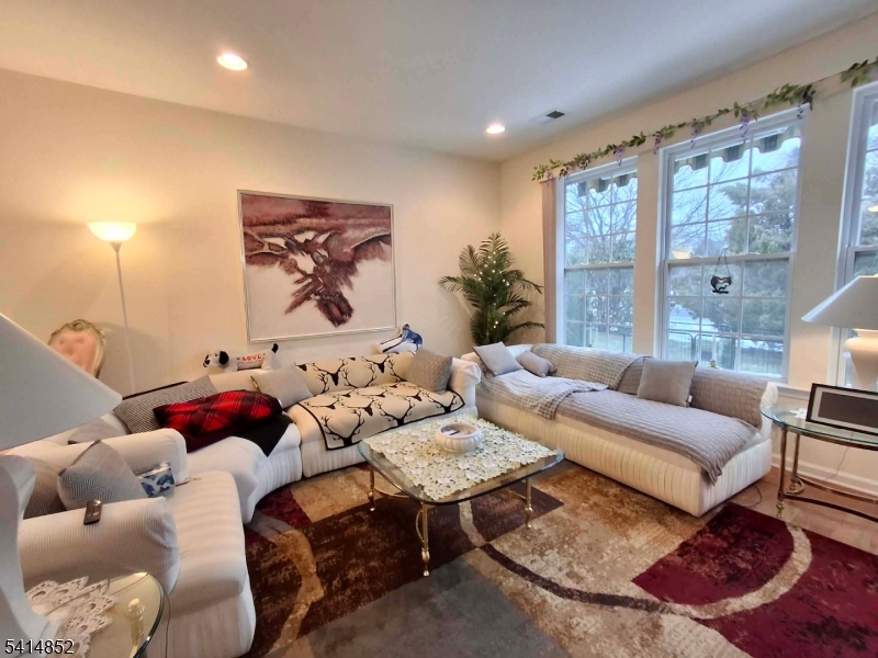 Spinnaker Pointe - Residential