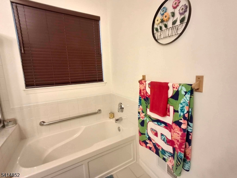 Spinnaker Pointe - Residential