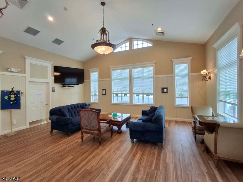 Spinnaker Pointe - Residential