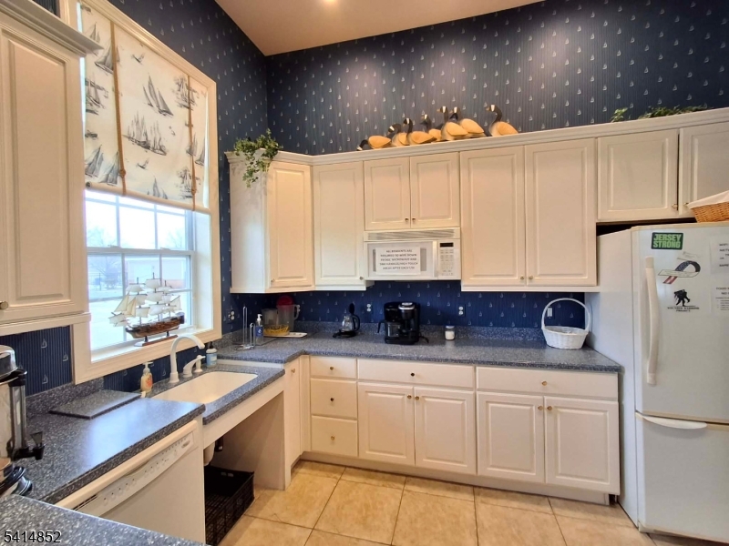 Spinnaker Pointe - Residential