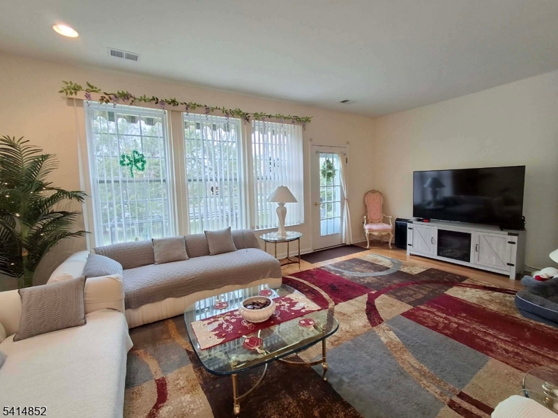 Spinnaker Pointe - Residential