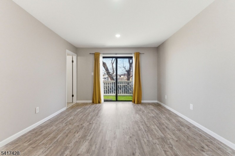 Jonathan Commons - Residential