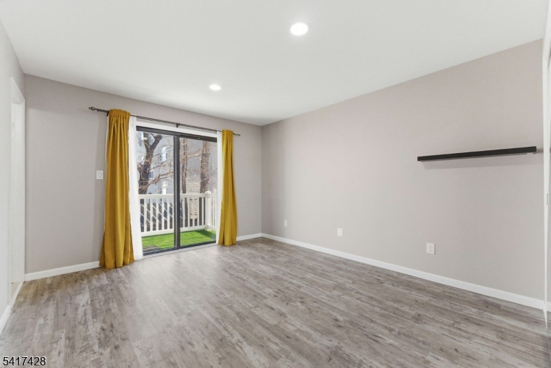 Jonathan Commons - Residential