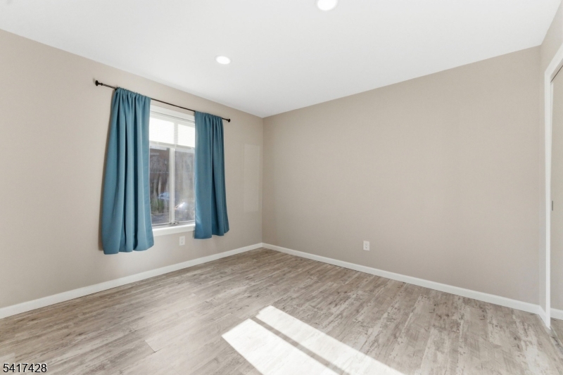 Jonathan Commons - Residential