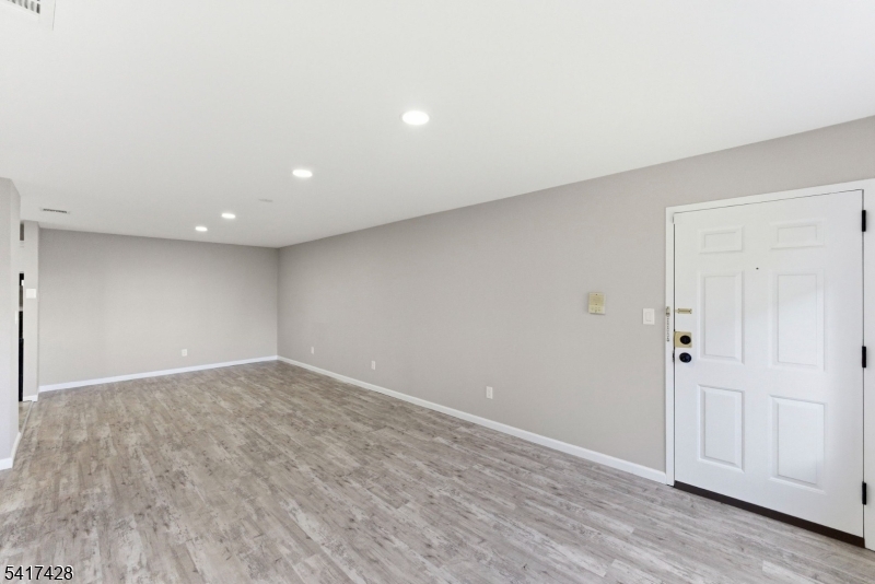 Jonathan Commons - Residential