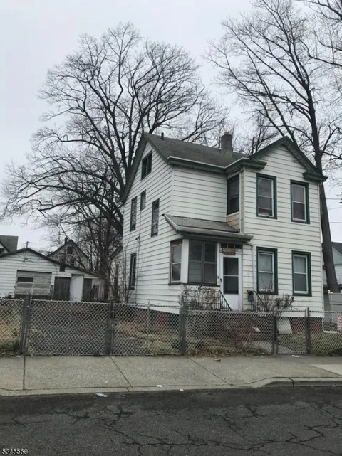 MLS: 3952939