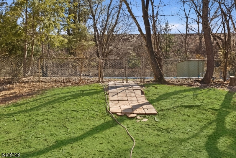 Lawren Brook Manor - Residential