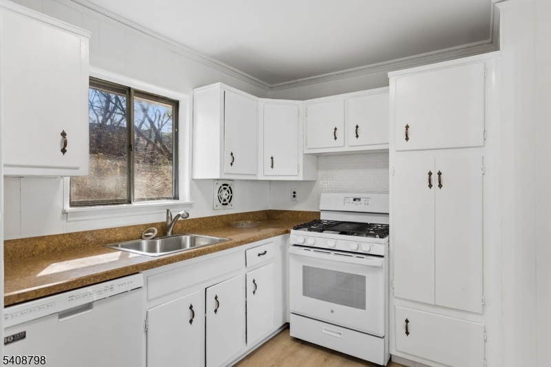 Lawren Brook Manor - Residential