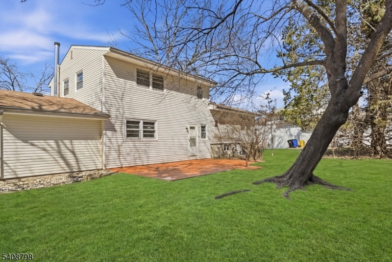 Lawren Brook Manor - Residential