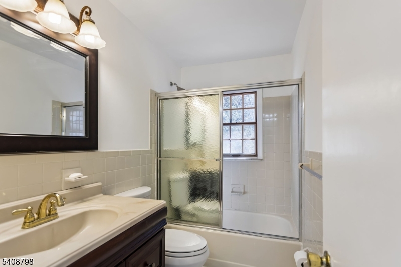 Lawren Brook Manor - Residential