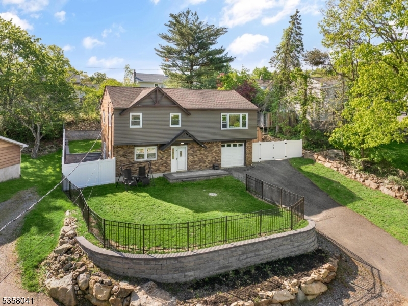 108 Winding Hill Rd