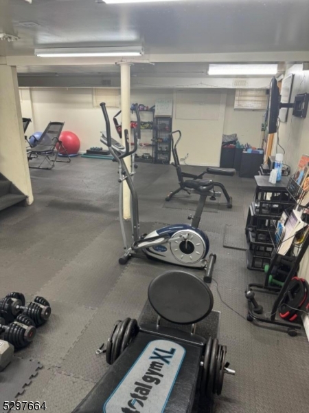 Roselle Boro, New Jersey 07203, United States, 6 Bedrooms Bedrooms, ,3 BathroomsBathrooms,Residential,Active,53516