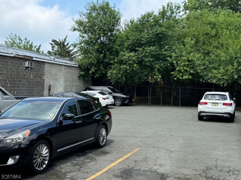 Roselle Boro, New Jersey 07203, United States, 6 Bedrooms Bedrooms, ,3 BathroomsBathrooms,Residential,Active,53516